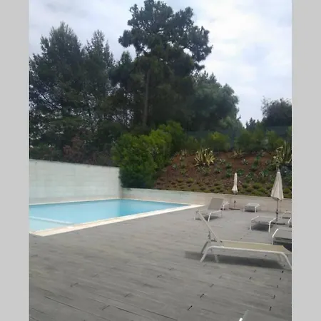Lisbon, Beach With Pool אוייראס